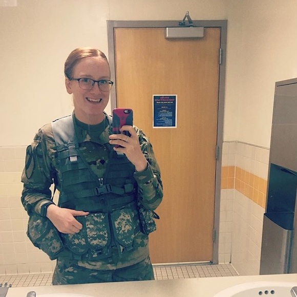 Meet your Posher, Alyssa - Picture 6 of 7